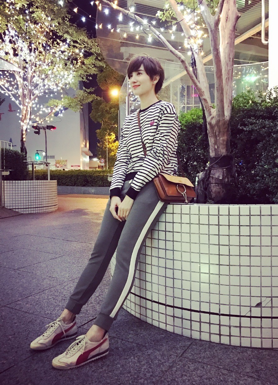 宋佳和杨幂穿衣搭配,杨幂宋佳靠一个发型变少女