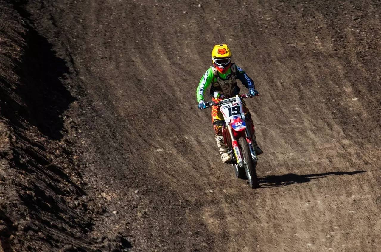 和赛车赛跑,和赛车相似的跑车