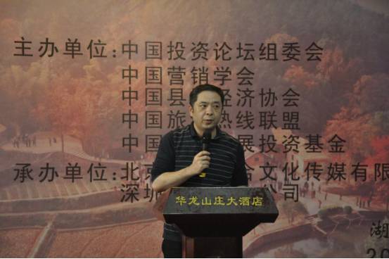 中国游客在韩国免税店前排队购物,中国游客到韩国免税店