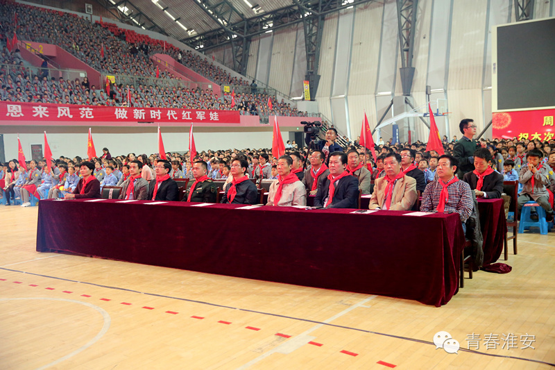 周恩来红军小学举行纪念红军长征胜利80周年暨一年级少先队入队仪式