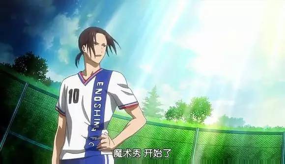 女生看男生踢足球时在想什么,女生会主动看男生踢球