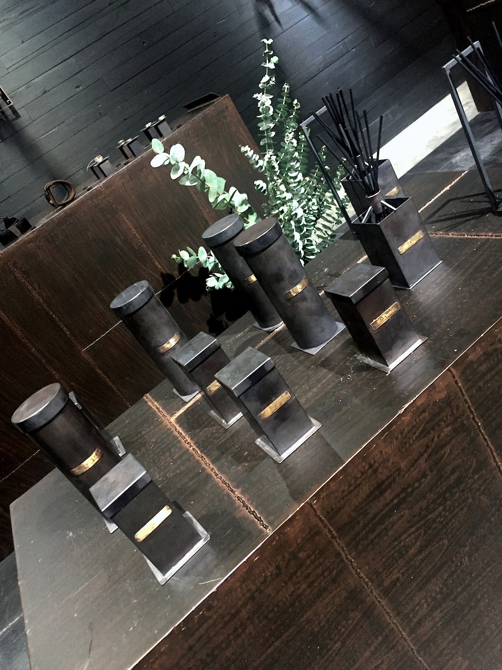 我们在上海时装周最忙的档口，“入侵”了设计师们的手机相册