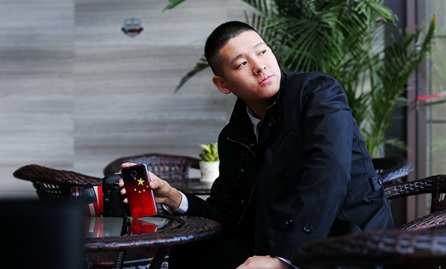 年轻人发明万能充,新发明万能充