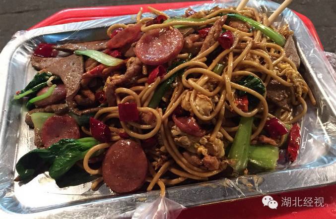 来武汉不可错过的一条街,武汉晚上逛的步行街夜市