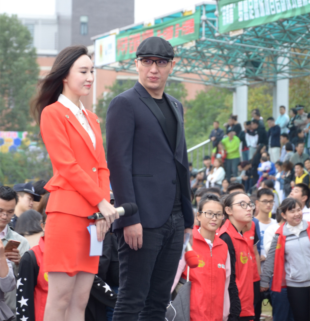 横店明星公益足球赛今日开赛，华少、钱泳辰、吕一、何中华出席