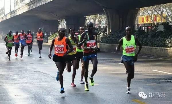 邀请黑人运动员参赛对中国马拉松来说是一剂麻药，会上瘾~