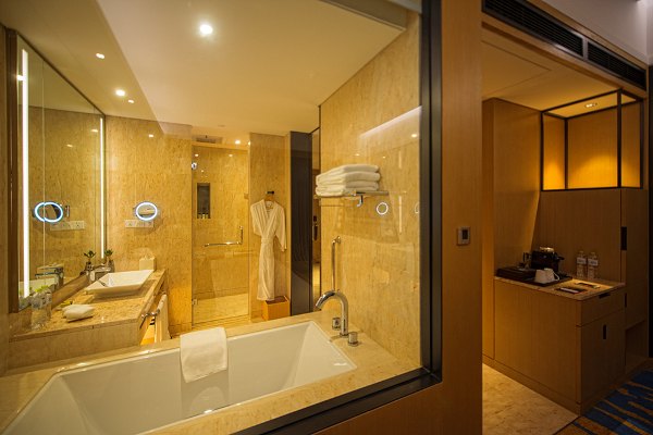 武汉依然繁华,武汉三个烟火气和浪漫的城市