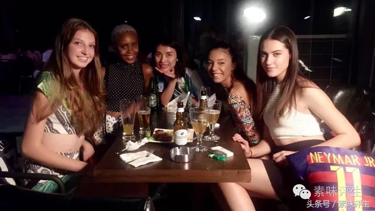 足球元素的酒吧,天空休闲足球酒吧