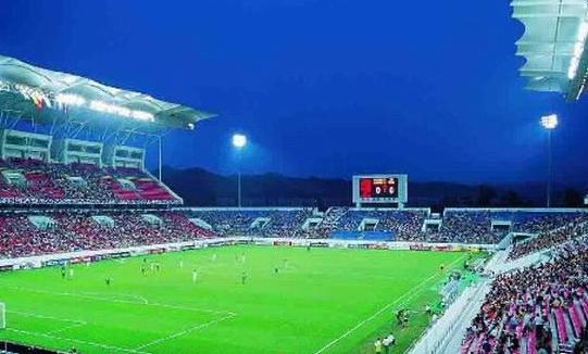 为什么中国专业球场少,为什么中国的专业球场容纳人数少