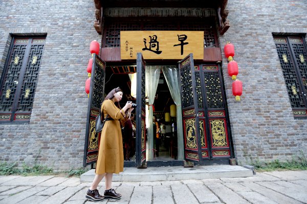 武汉依然繁华,武汉三个烟火气和浪漫的城市