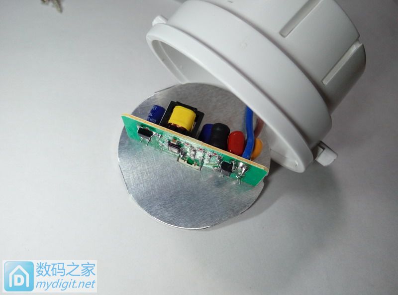 拆1.8包邮还送球泡的美的4W射灯，一如既往的设计和做工！