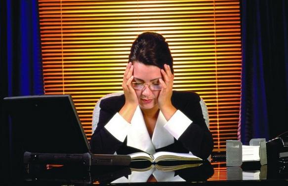 如何让眼睛变得清澈明亮有神动作,吃什么食物能让眼睛明亮有神