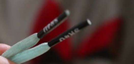 足球鞋带应该松点还是紧点,足球鞋带不会松的方法慢动作