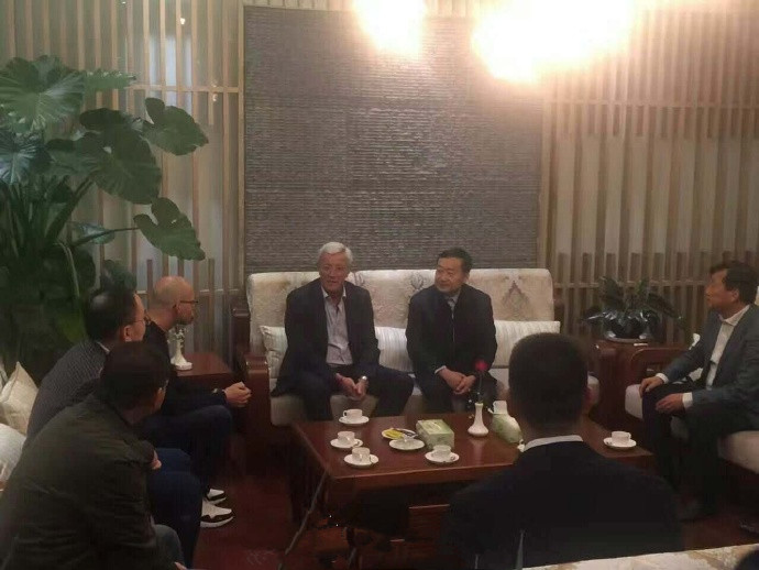 原创｜里皮刚抵达云南，一个美女强让他干这事