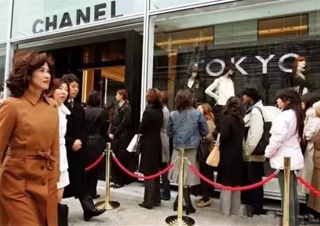 奢侈品牌纷纷涨价,国际奢侈品牌进入中国市场