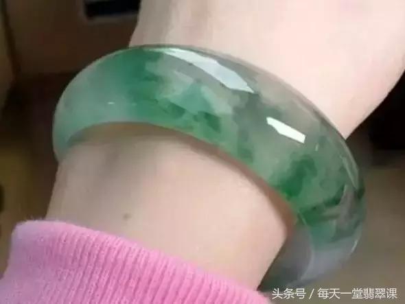 手镯玉戴上取不下来怎么办,手镯拿不下来的小妙招