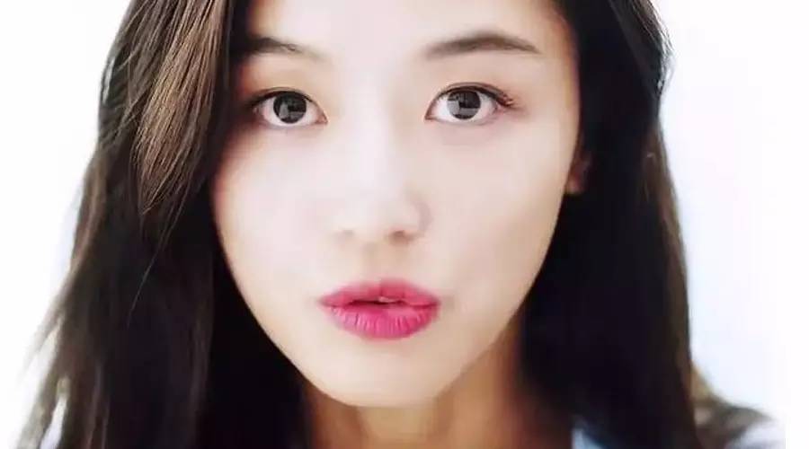 全智贤一字眉图片,全智贤的长直发看起来那么漂亮