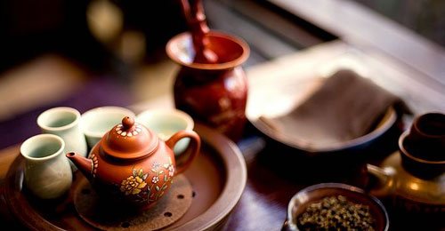 早上起来喝茶会不会伤胃,喝完啤酒喝茶水会伤胃吗