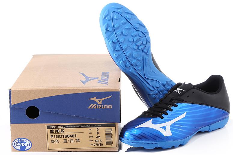 踢球人必有的鞋,足球场地怎么选球鞋