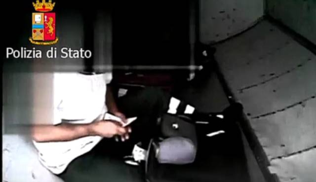 国外飞机上安检时丢失物品怎么办,坐飞机行李怎么放才不会被偷