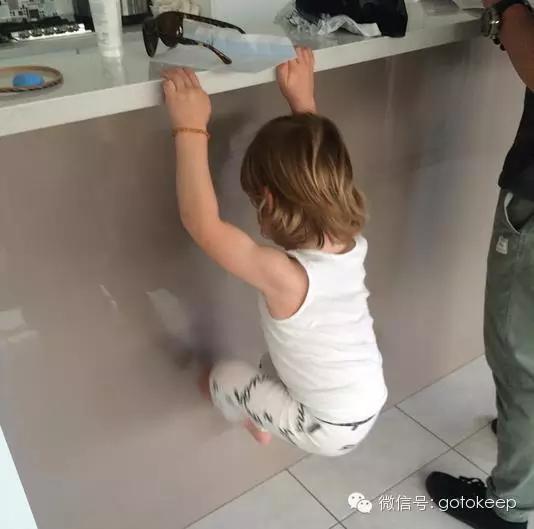 八块腹肌的小怪兽,腹肌小怪兽