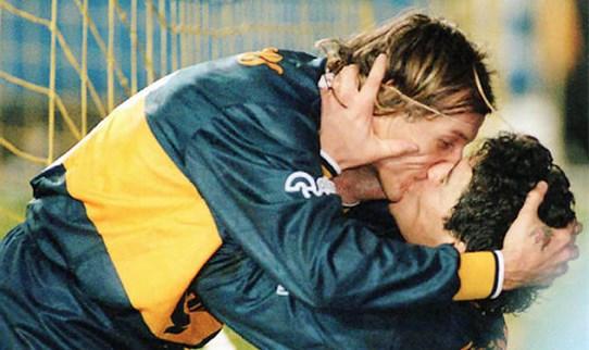 足球场上的三大经典之吻,足坛史上最强兄弟情