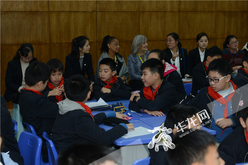 “洋校长”进课堂当“学生”大赞珊瑚实验小学课程“wonderful”