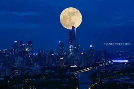 错过再等18年！昨晚的超级月亮太给力，穿透雾霾把梦照亮！