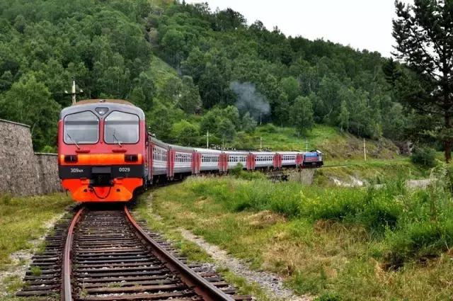 最清澈的湖泊贝加尔湖,贝加尔湖畔深沉而悠远