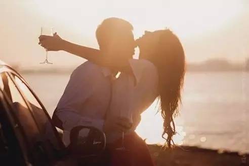 懂得察言观色的女人,察言观色口是心非