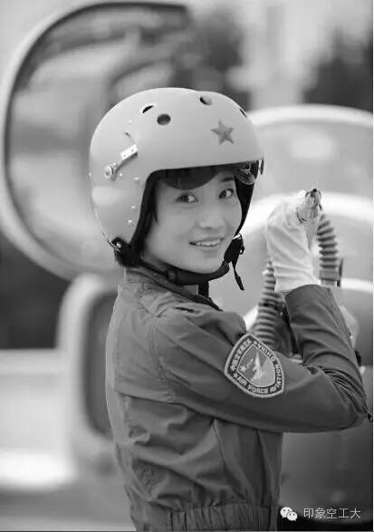 金孔雀故乡弹唱,金孔雀魂归故里群众自发来送别