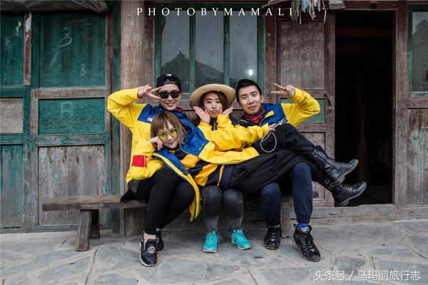 上山割茅草编茅草筐,农村割草竹筐手工编织教程