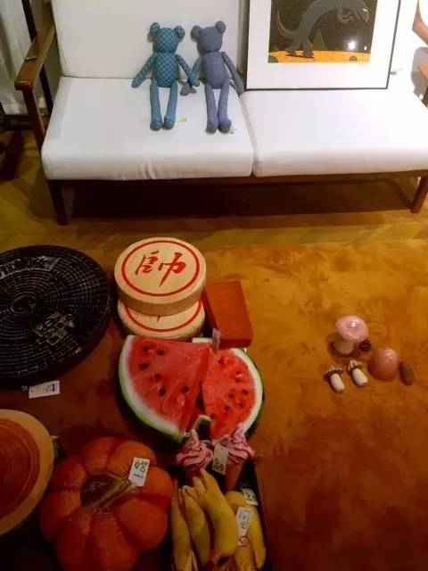 为了了解什么是好物,她3年时间把自己家所有家具摆设换了3遍