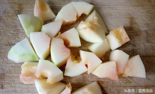 来一碗玉米排骨汤,木瓜花生炖排骨汤做法