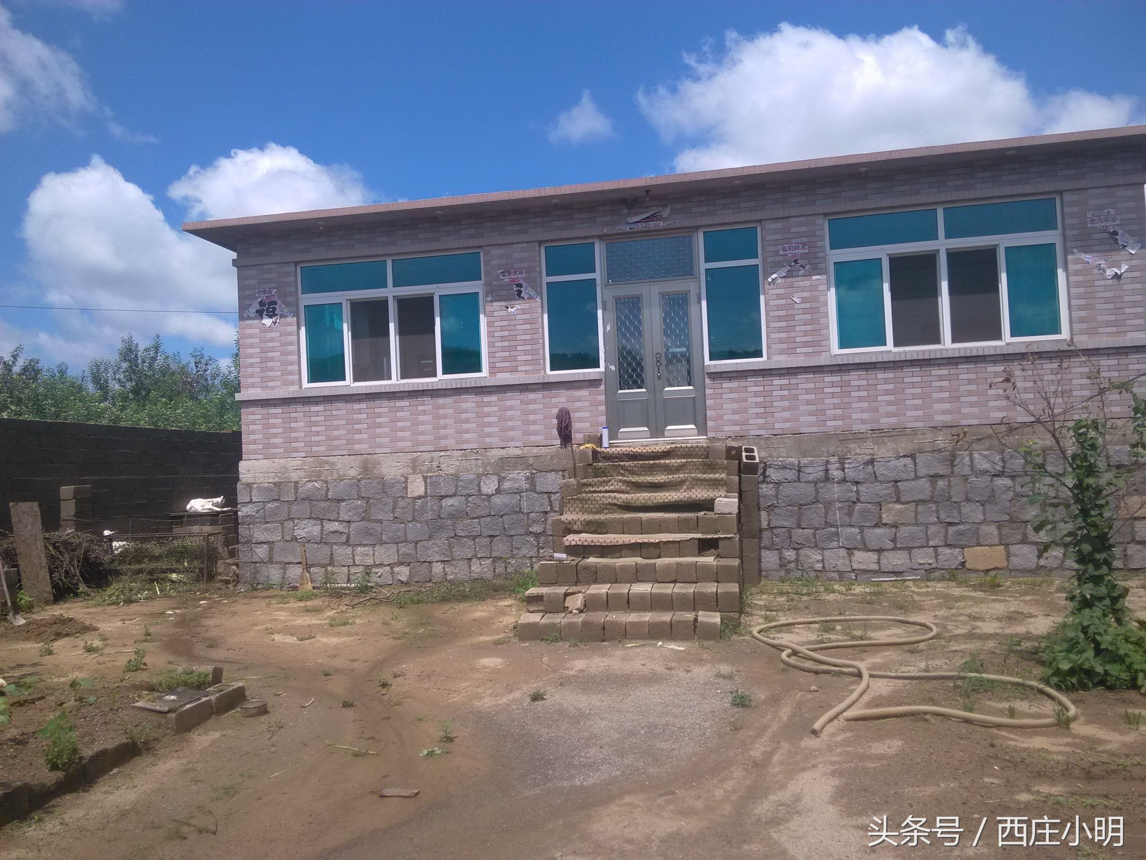 屋顶平的好还是尖的好,农村盖房子现浇顶好还是木头好