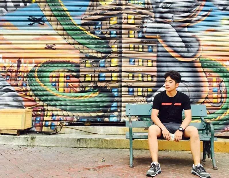 穷游小伙穷游西藏身体终于累垮,10年前穷游西藏