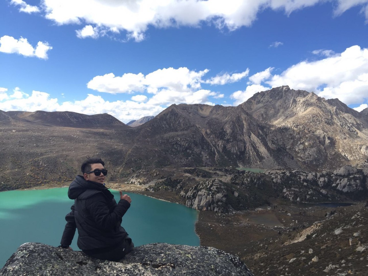 穷游小伙穷游西藏身体终于累垮,10年前穷游西藏