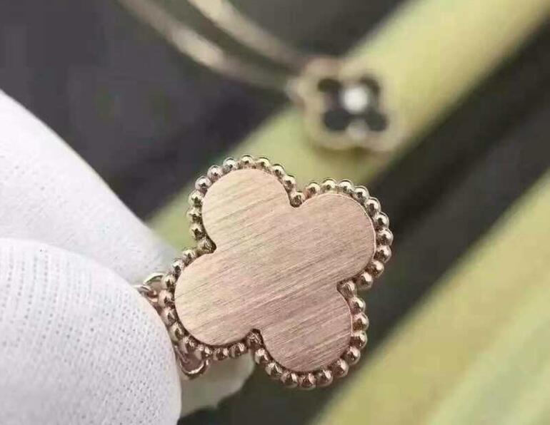 vca梵克雅宝官网单钻四叶草项链,vca梵克雅宝粉色项链