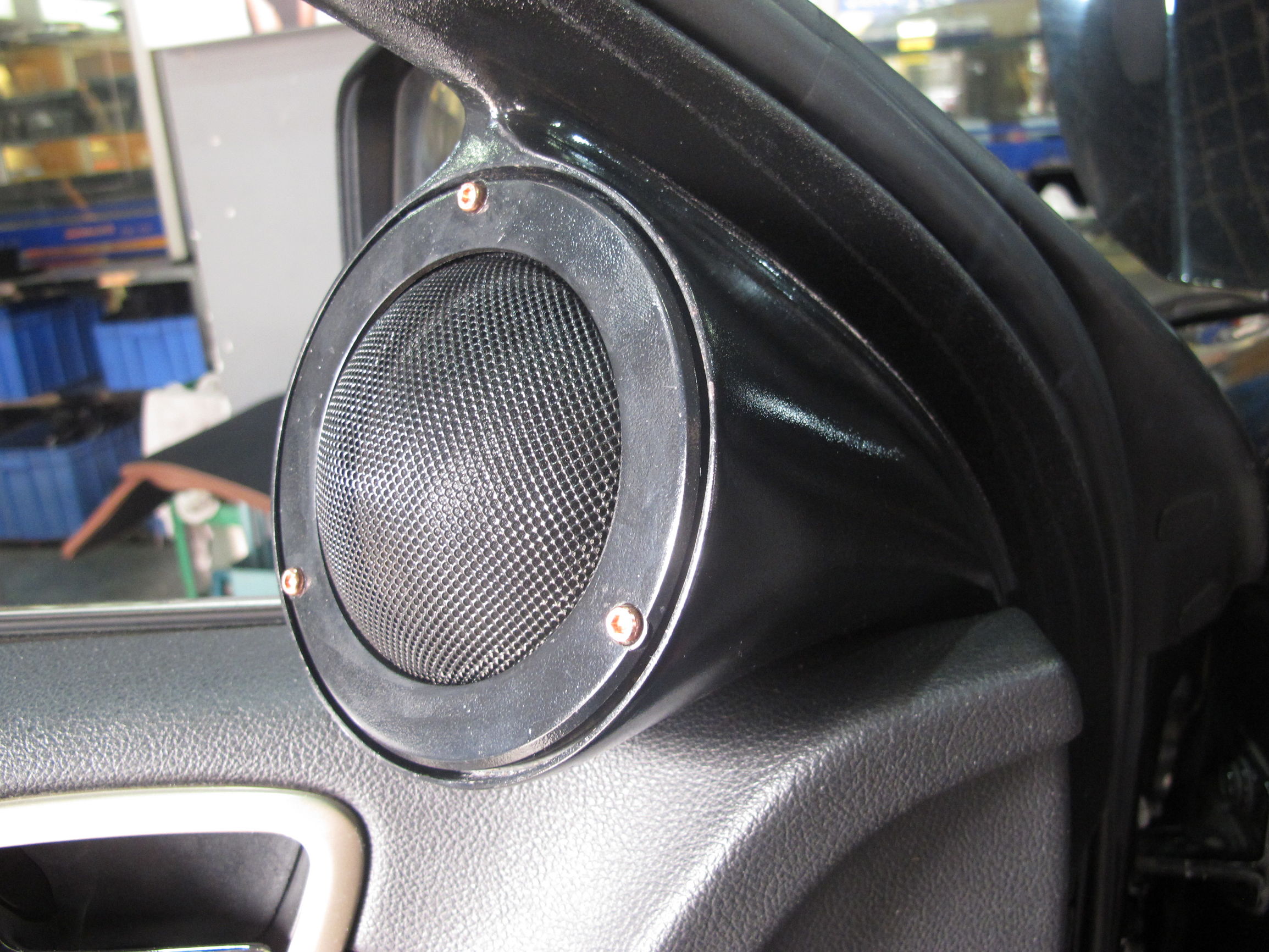 大切诺基升级丹麦丹拿342三分频，鼎沸之音，还原最真实的声音