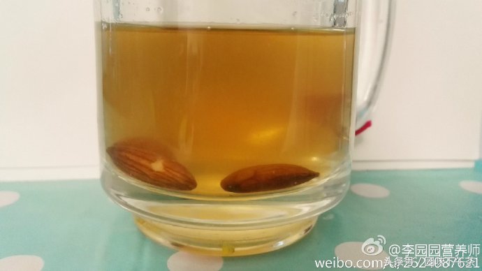 吃杏仁手指变黄是怎么回事,吃大杏仁的好处与坏处