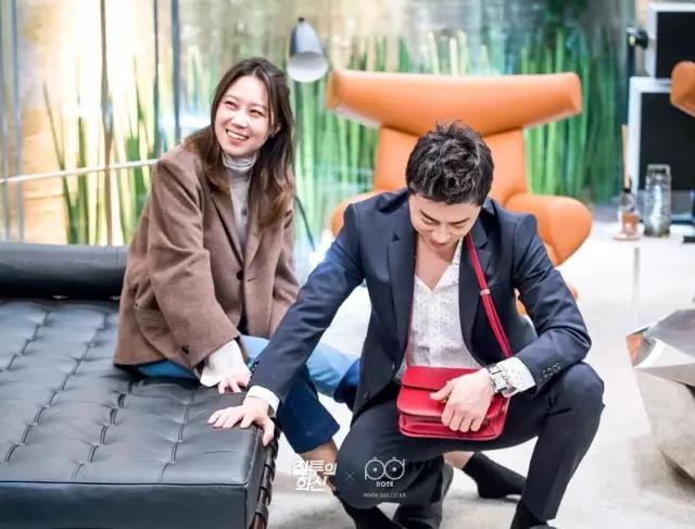 孔孝真同款棉袄,孔孝真穿搭灰色大衣