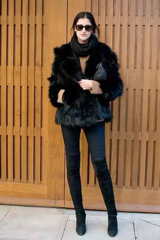 过膝潮流长筒靴不会滑,今年冬季过膝靴还流行么