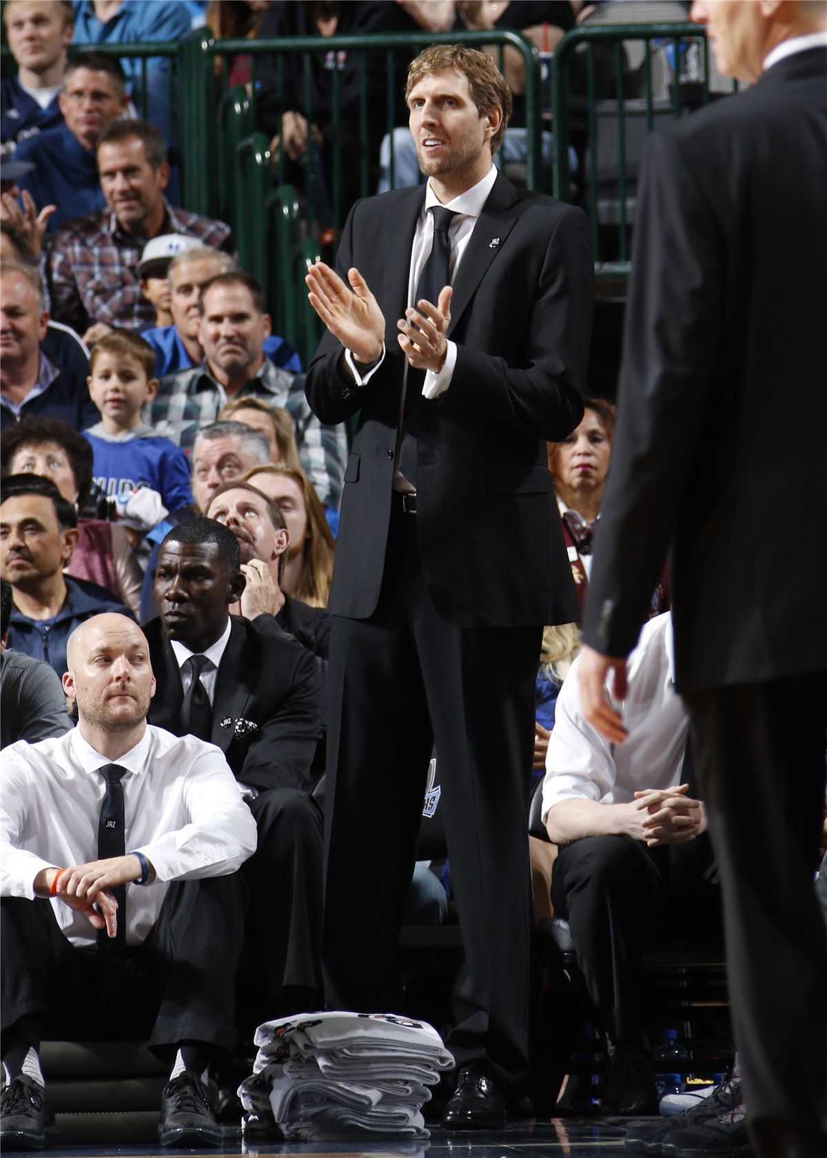 猝然崩盘小牛该怪谁?PG团灭老司机难飙快车,21