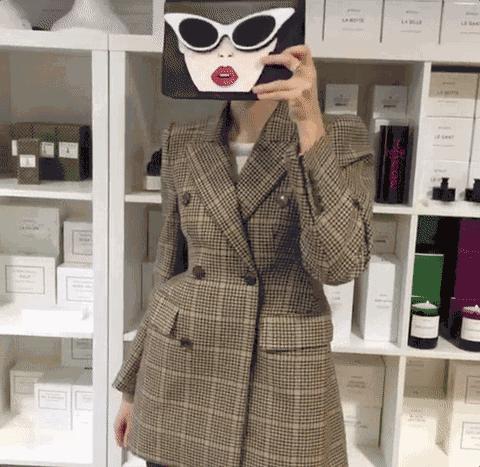 范冰冰拎着表情包走红毯,范冰冰参加天天向上视频