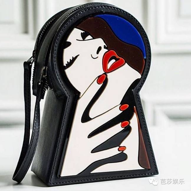 范冰冰拎着表情包走红毯,范冰冰参加天天向上视频