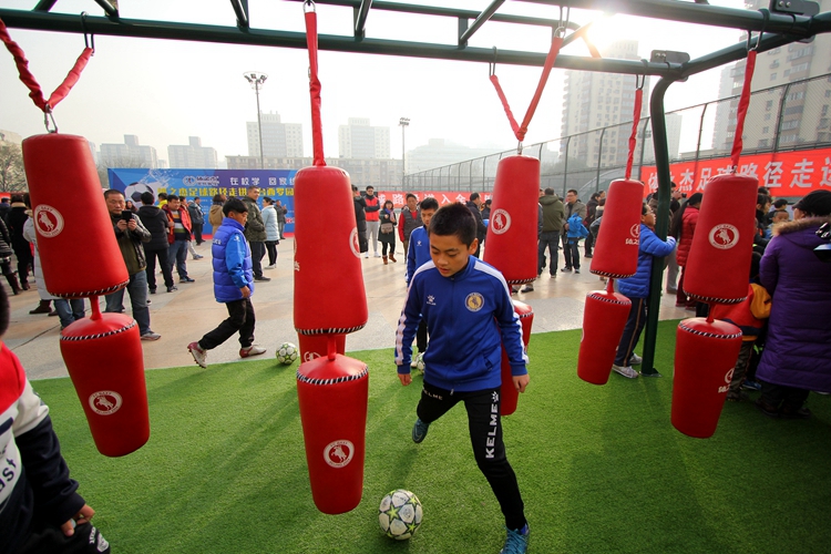瀛﹁冻鐞冪殑璺笂,鍦ㄥ瀛︿範韪㈢悆