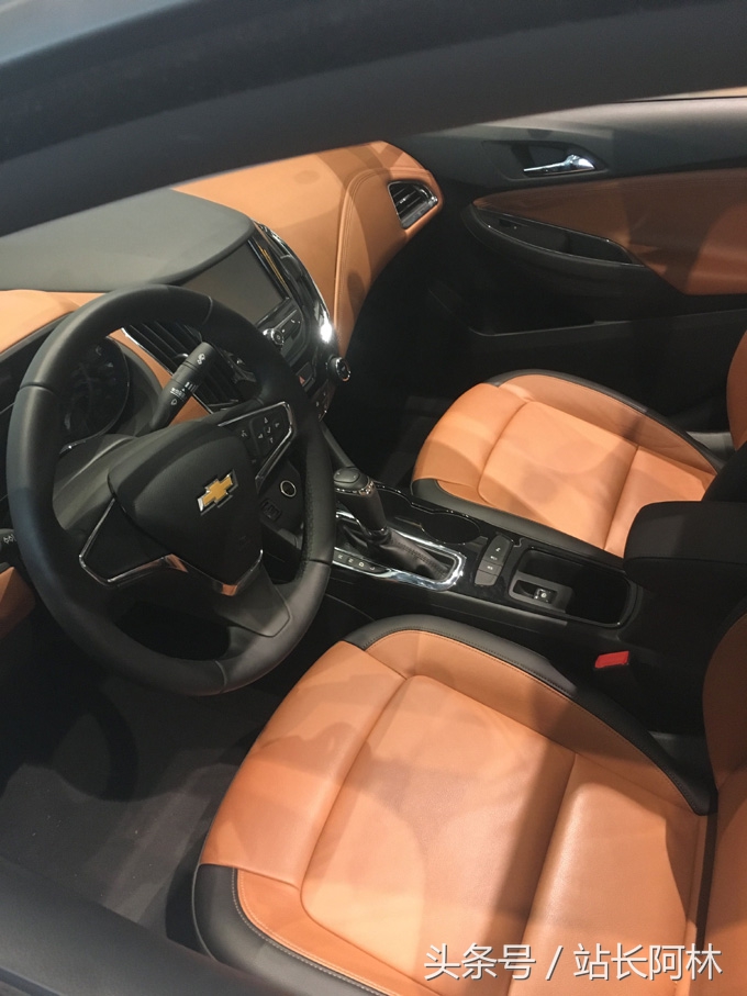 陪朋友去买车,现代悦动和科鲁兹哪个值得买