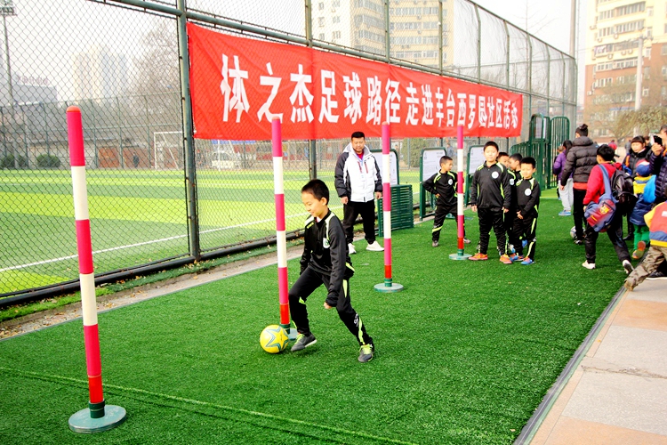 瀛﹁冻鐞冪殑璺笂,鍦ㄥ瀛︿範韪㈢悆