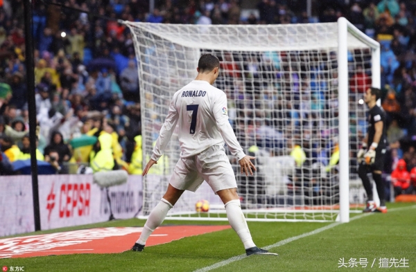 c罗的这次销魂跑位,现场看c罗2.65超强滞空头球