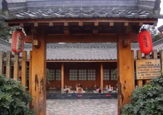 去哪儿泡温泉才是你的最爱,天冷来这里泡温泉最幸福